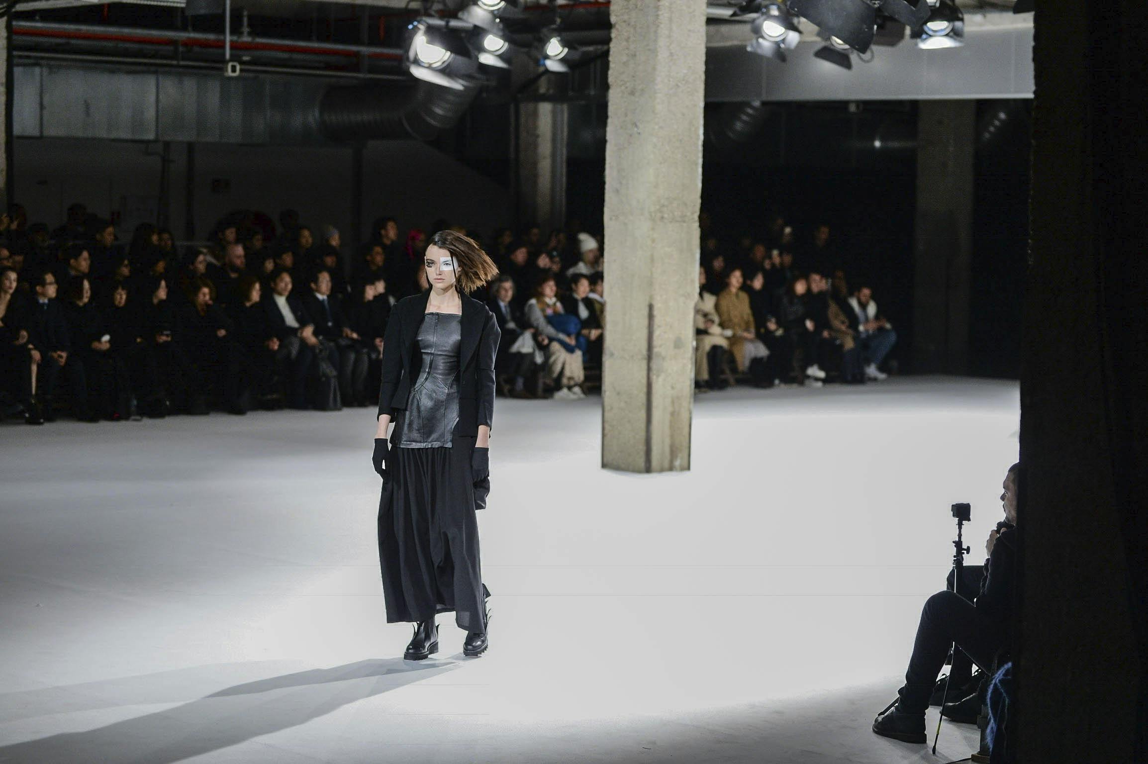 leclaireur-yohji-yamamoto-fw18-backstage-10