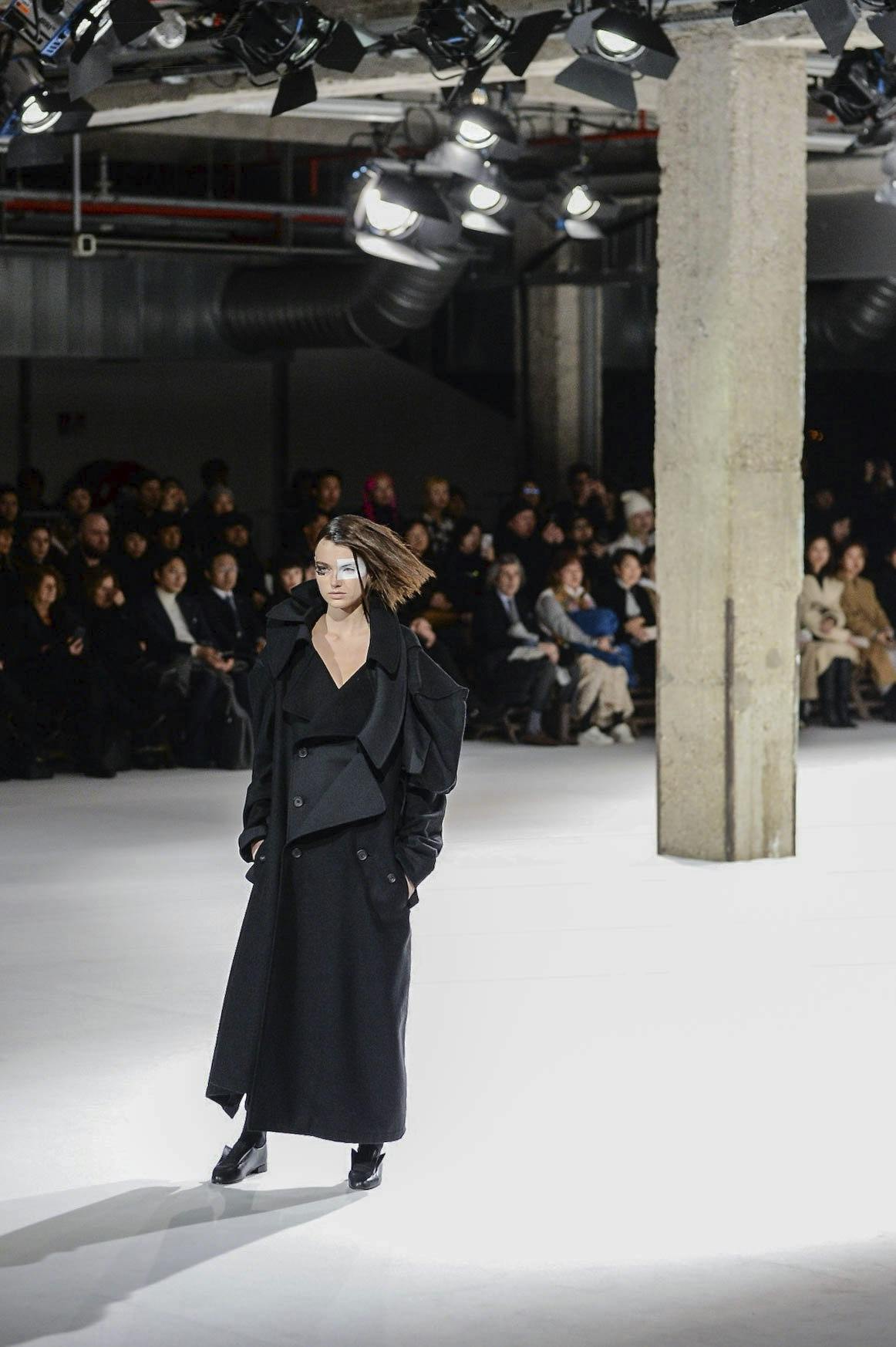 leclaireur-yohji-yamamoto-fw18-backstage-2