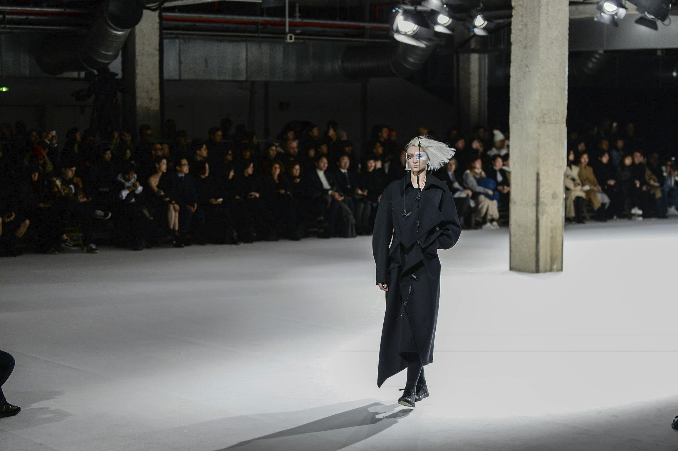 leclaireur-yohji-yamamoto-fw18-backstage-5